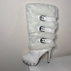 Red Circle Boots with faux fur Sz8